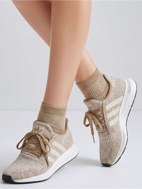 Adidas swift run D97219 knit light weight. Size 6.5‎